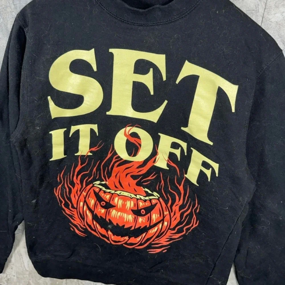 Black crewneck sweatshirt with yellow SET IT OFF flaming jack-o'-lantern size S
